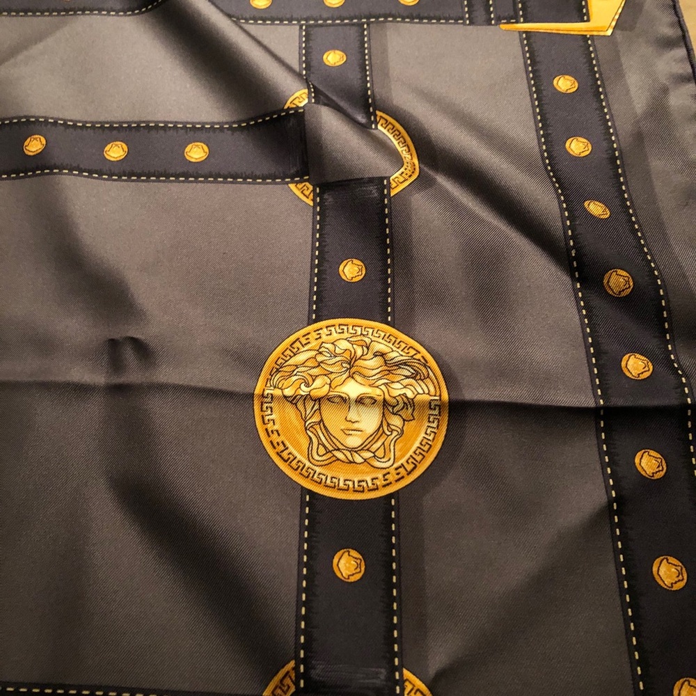 🖤💛VERSACE 🖤💛 - Picture 12 of 13